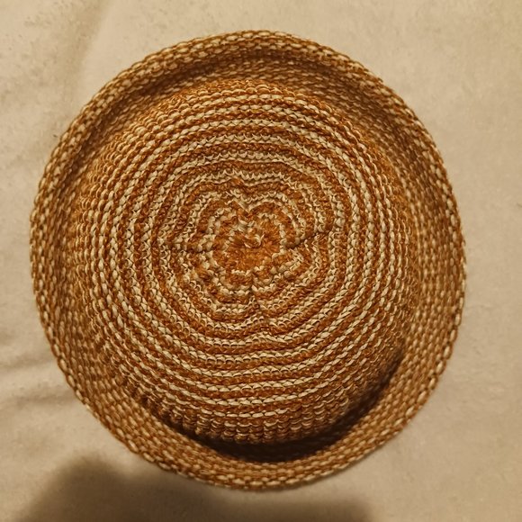 Womans Hat - Picture 2 of 4